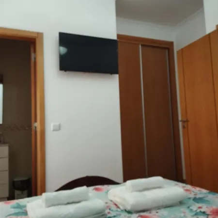 Julia House Holidays Назаре